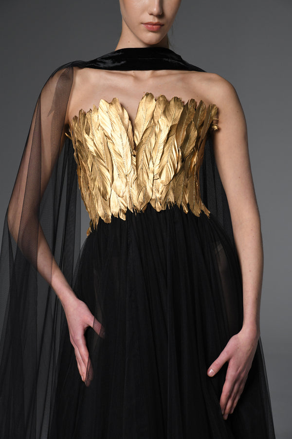 Corseted tulle long dress adorned with gold feathers