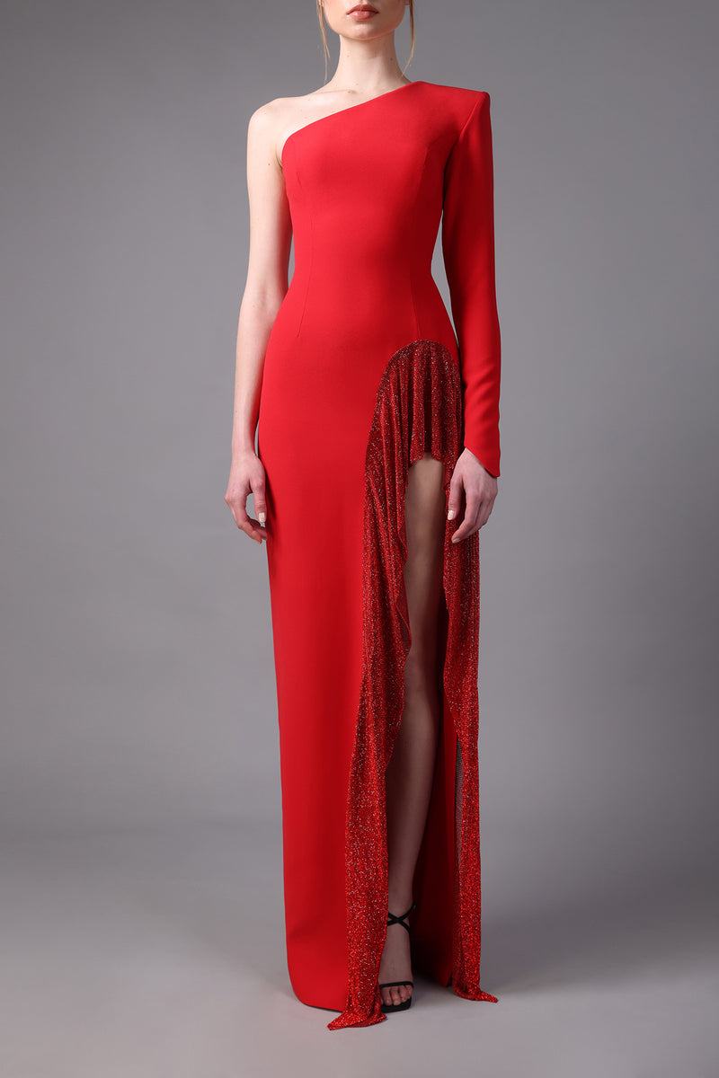 One shoulder red crêpe dress with chain mail on the side slit