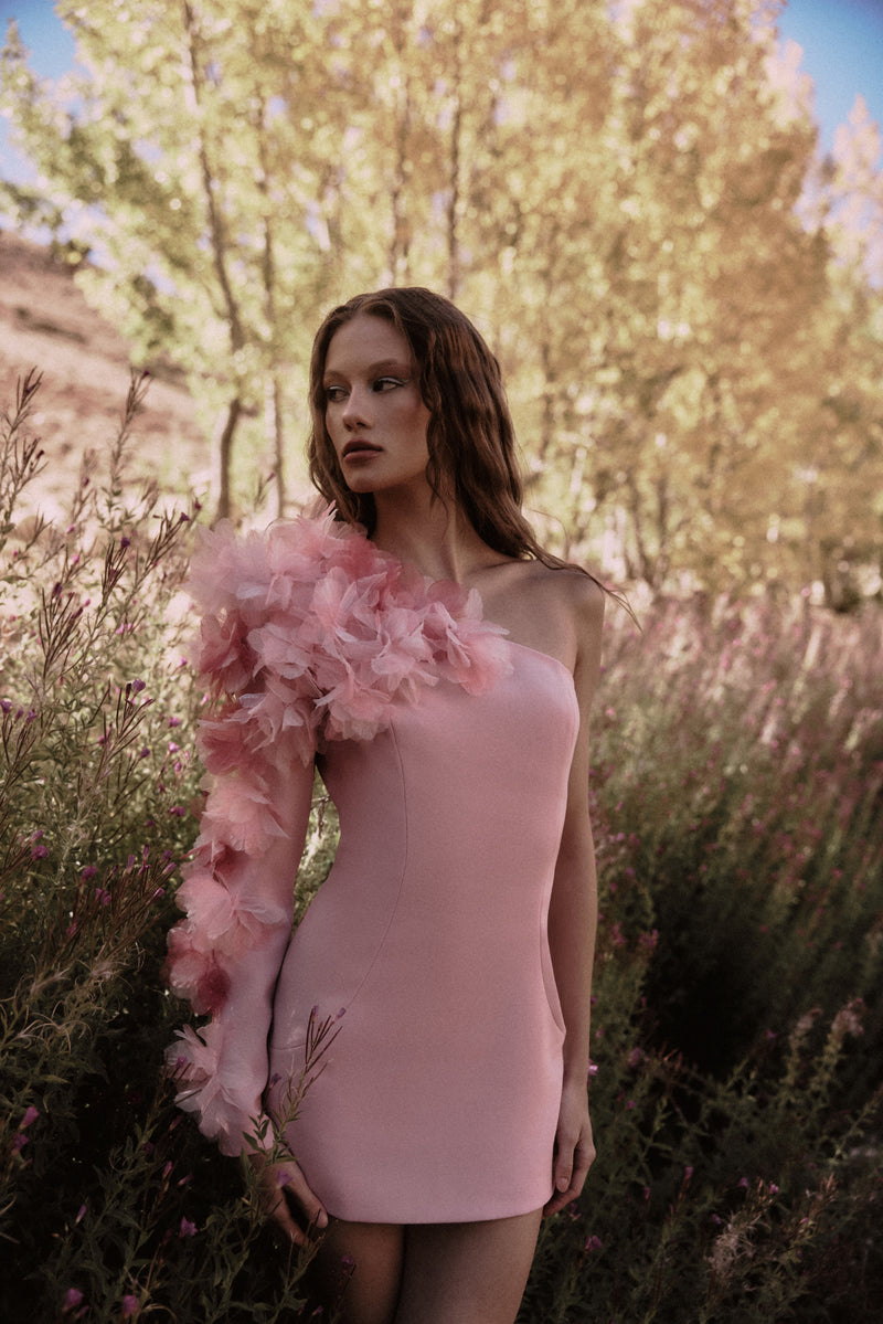 mini dress with floral applique Asymmetric crêpe dress, featuring a appliqué sleeve Featured Item Dress length:60 May be worn with Terracotta Check Smocked Strapless