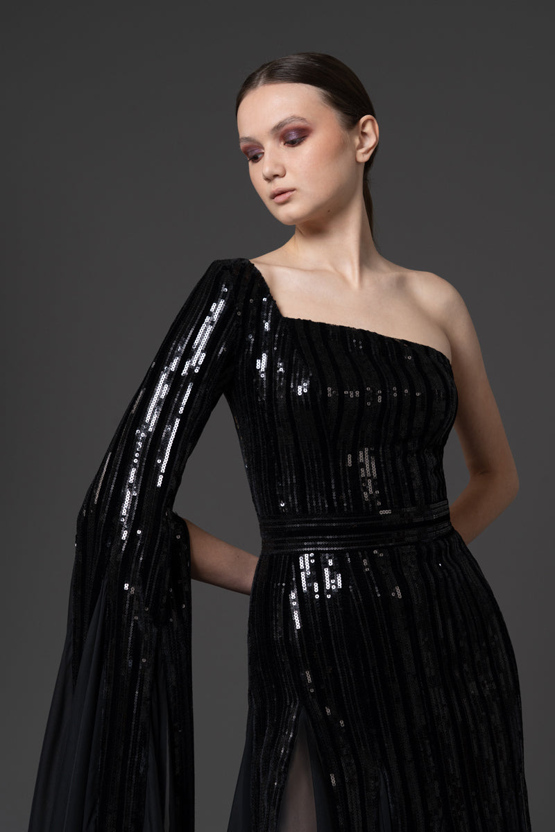 One-shoulder embroidered dress with chiffon