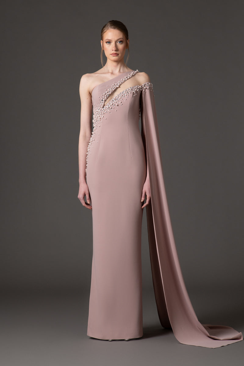فستان كريب غير متماثل باللون الوردي العتيق مع تطريز من الكريستال واللؤلؤ