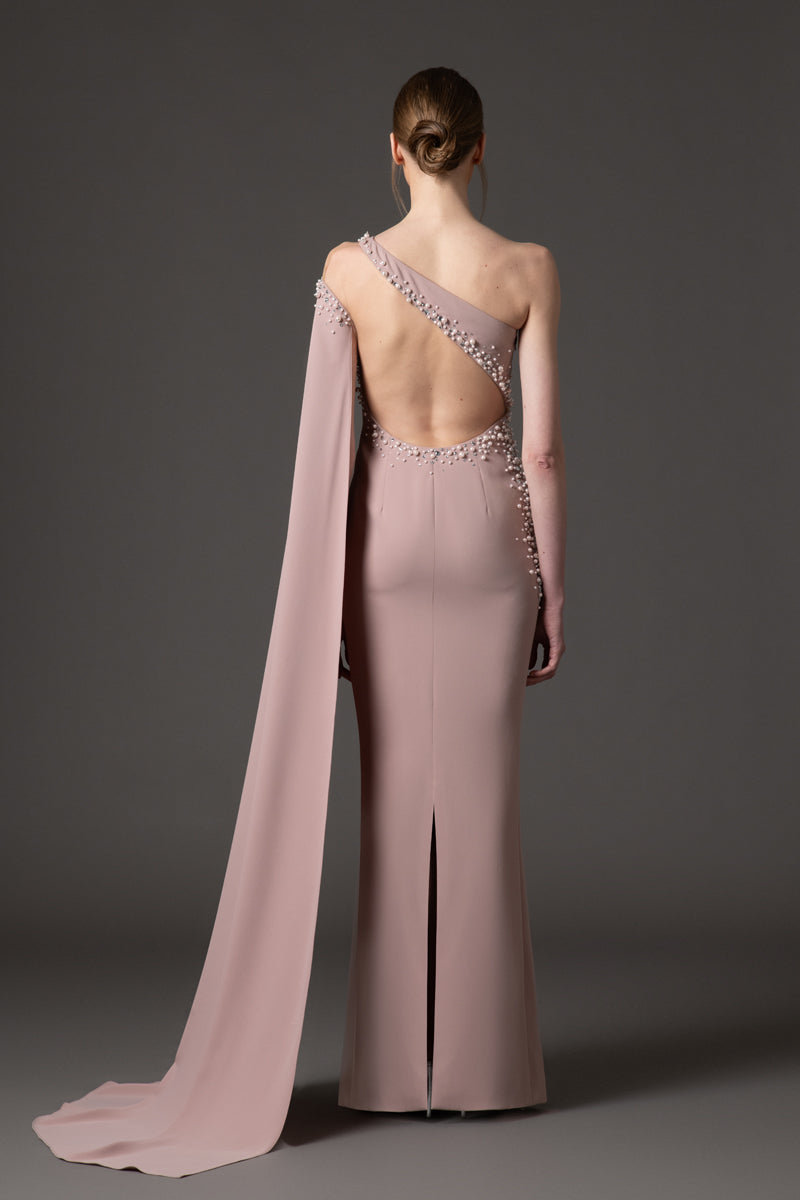 فستان كريب غير متماثل باللون الوردي العتيق مع تطريز من الكريستال واللؤلؤ