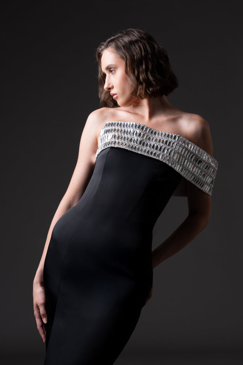 Scuba crêpe dress with baguette embroidered neckline - closeup
