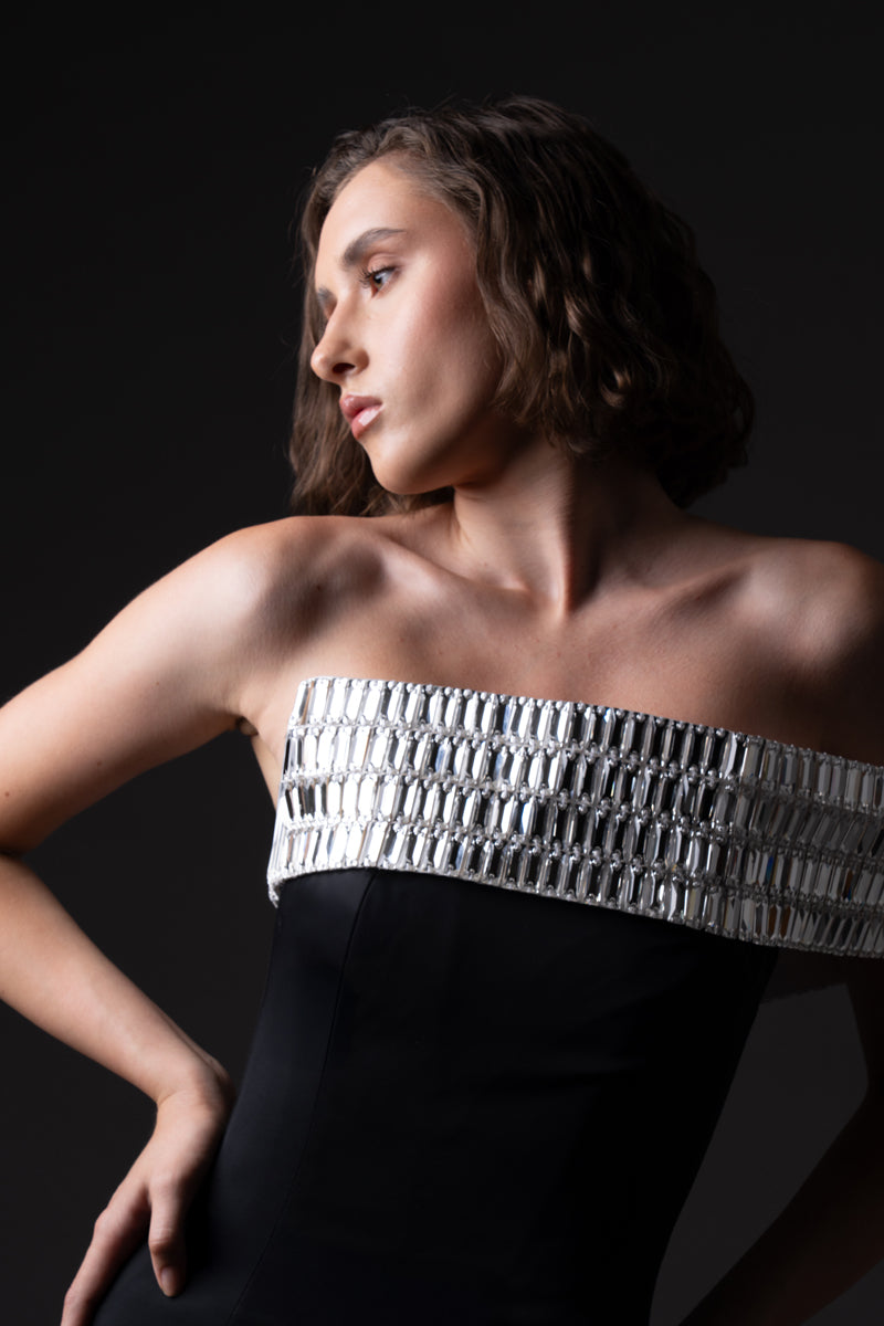 Scuba crêpe dress with baguette embroidered neckline - embroidery closeup