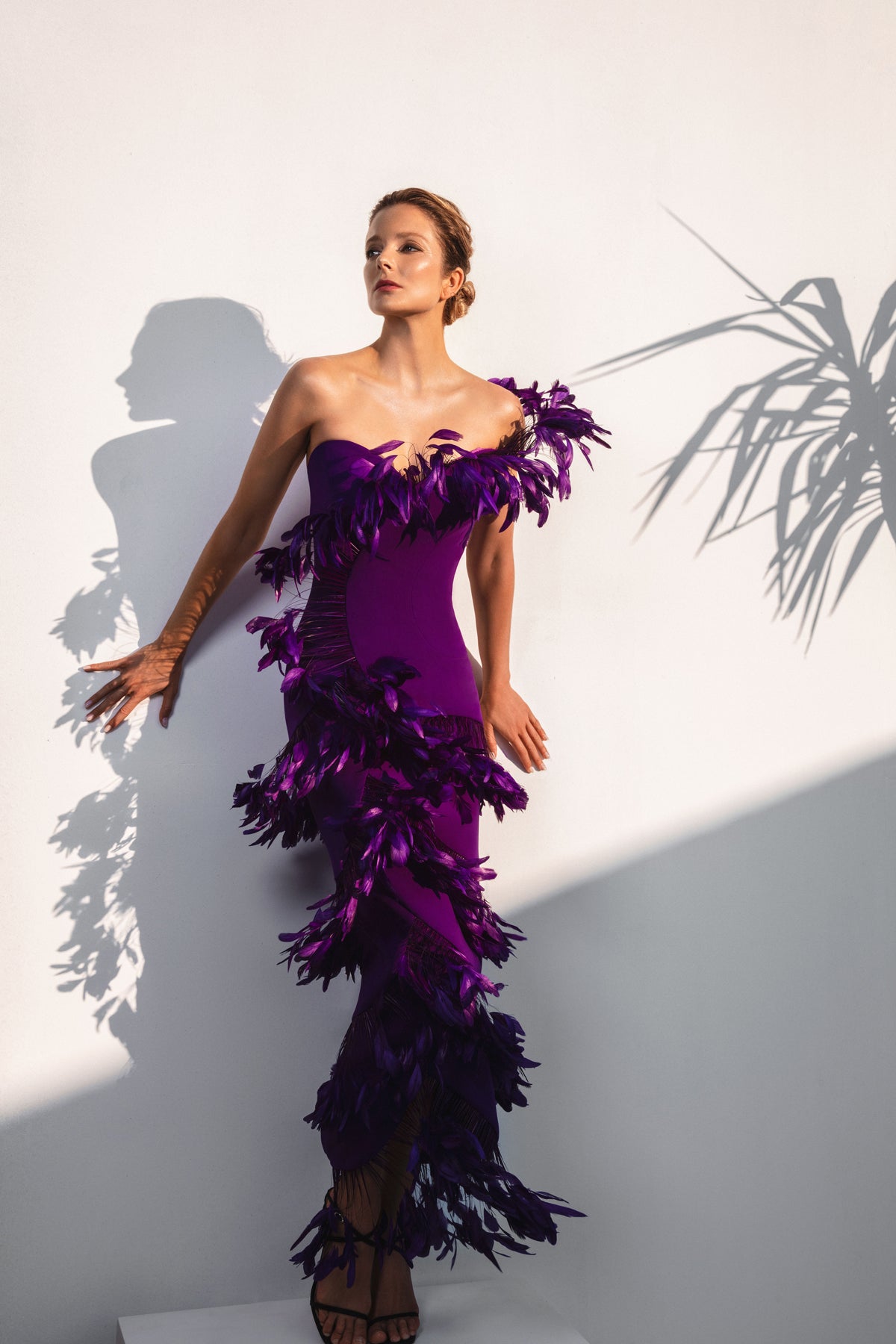 Asymmetrical purple dress with layered feathers Asymmetrical purple dress with layered feathers