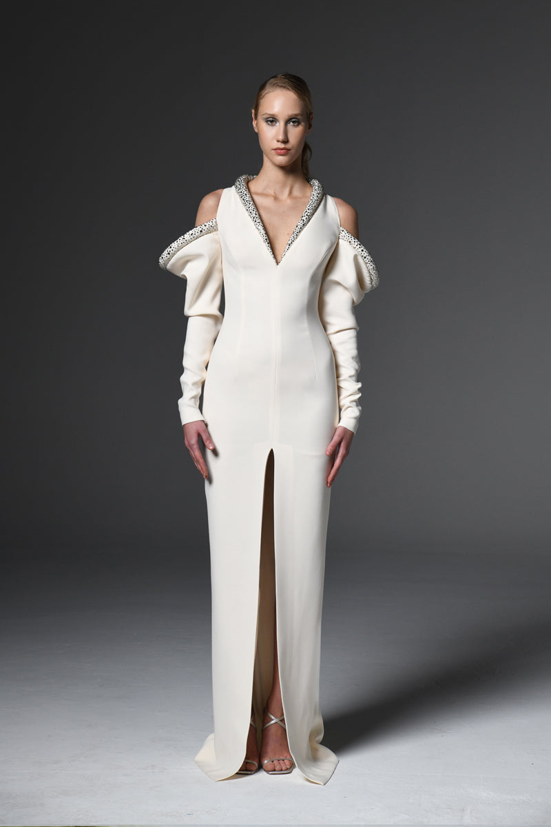  Ivory crêpe dress featuring long sleeves