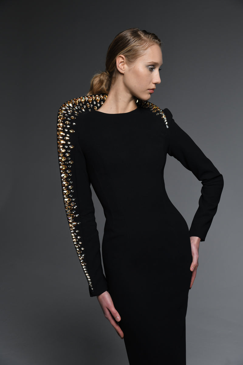 Black crêpe dress with embroidered collar