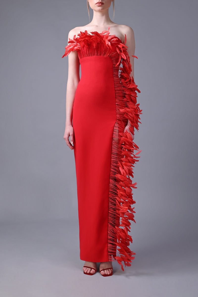 Fitted red crêpe dress with feathers