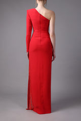 Asymmetrical red crêpe dress with chain mail on the side slit