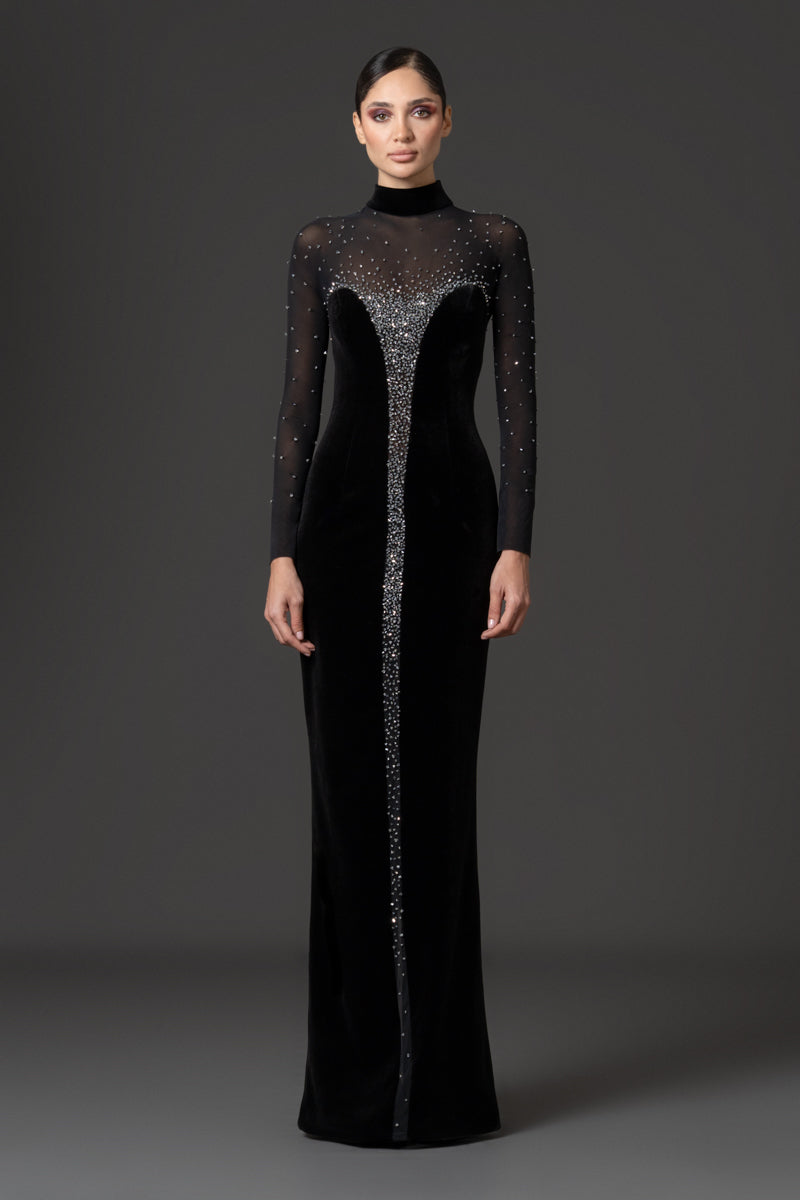 Fitted dress with central crystal embroidery.