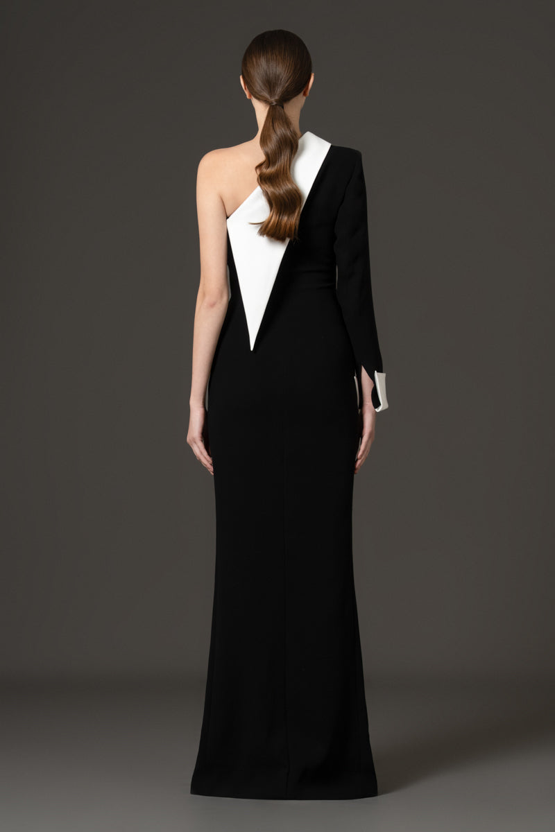 One-shoulder crêpe gown with off-white lapel
