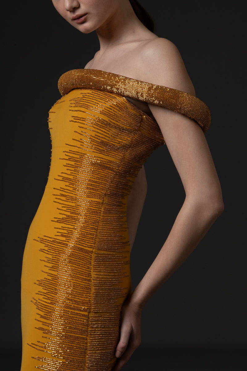 Off-shoulder crêpe dress with body-contour in embroidery