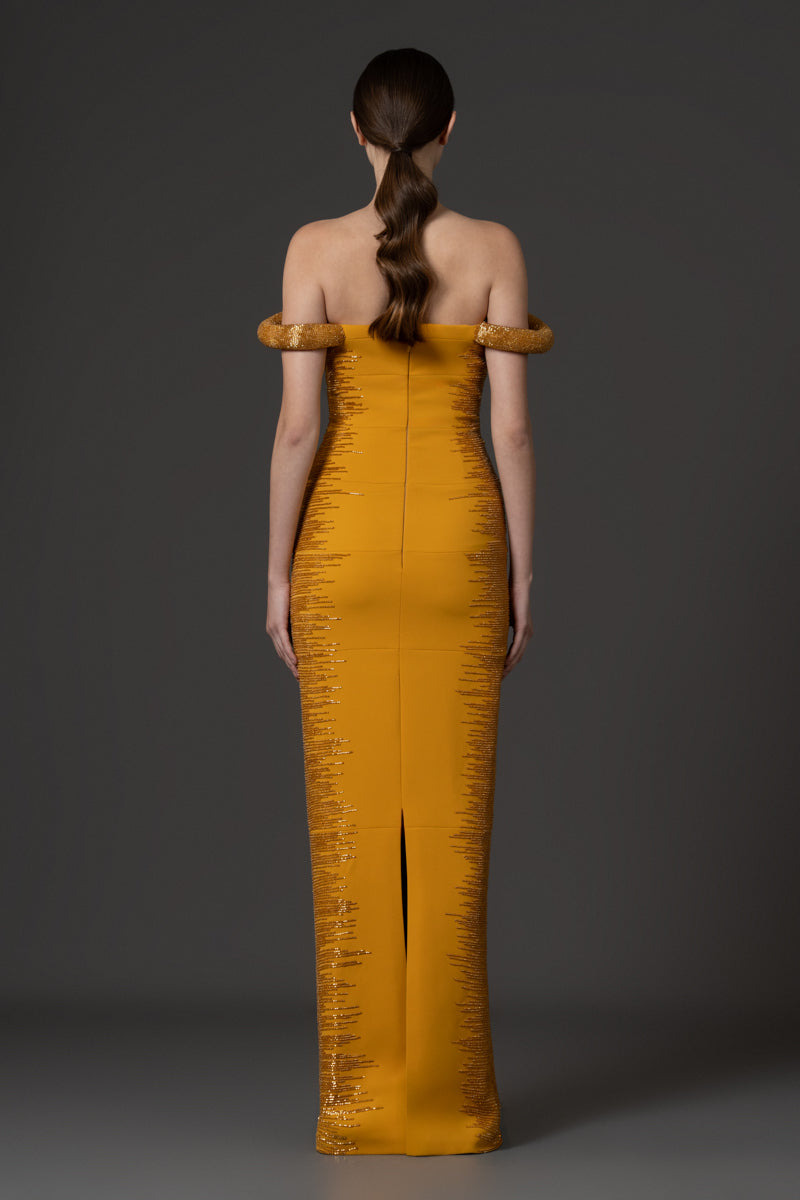 Off-shoulder crêpe dress with body-contour in embroidery