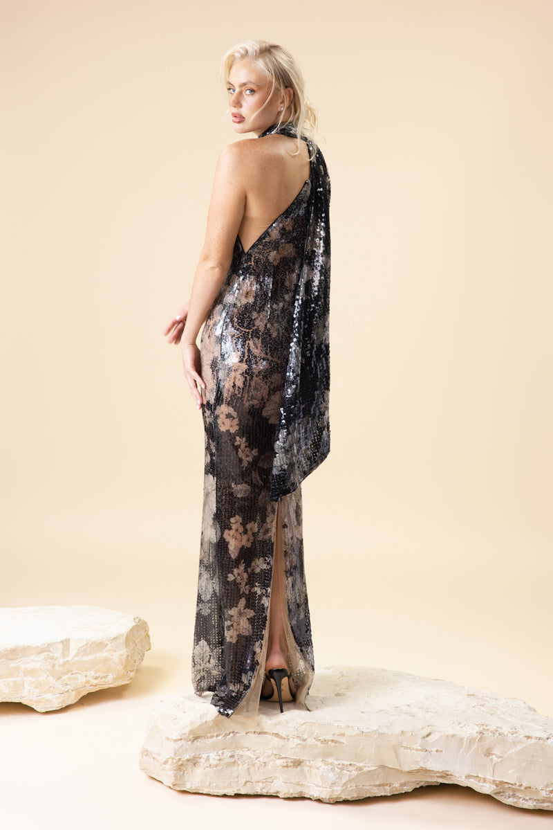 A fitted printed sequins halter-neck that wraps around the neck like a scarf.