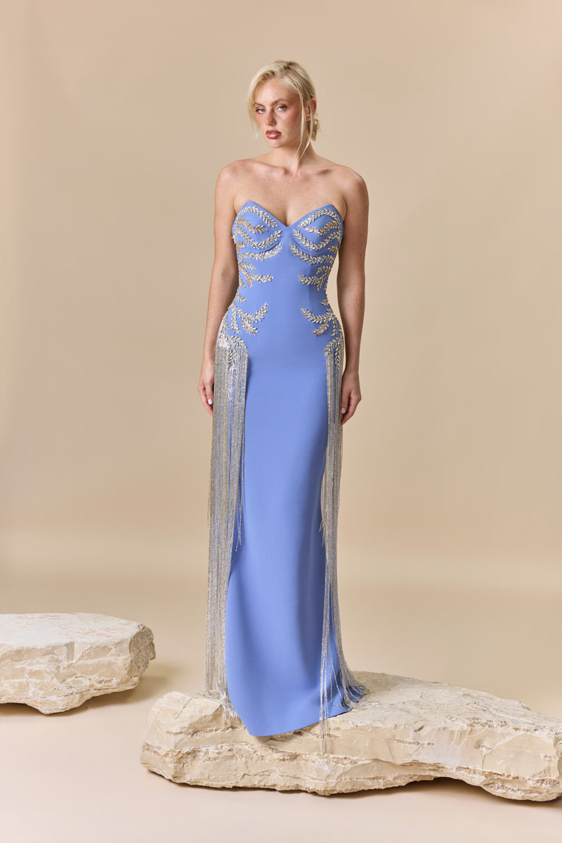 A fitted strapless crêpe gown with pointed bust, embellished with crystal embroidery and beaded fringes on the waist.