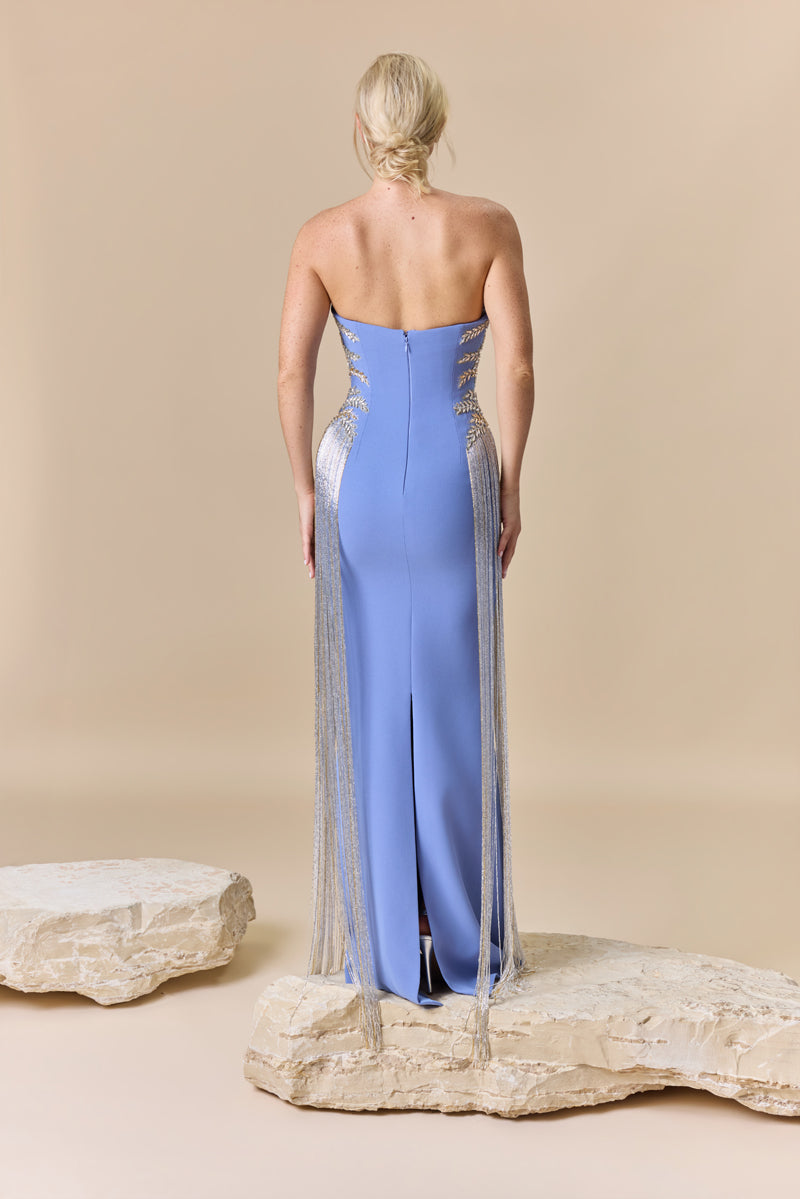 A fitted strapless crêpe gown with pointed bust, embellished with crystal embroidery and beaded fringes on the waist.