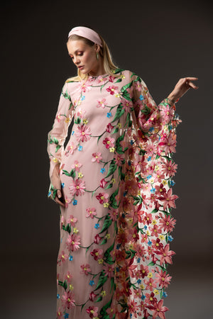 Pink crêpe abaya with floral thread embroidery