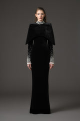 Black velvet dress featuring crystal and pearl embroidery‭