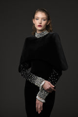 Black velvet dress featuring crystal and pearl embroidery‭