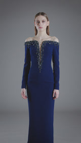 Structured blue crêpe dress with embroidery.