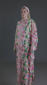 Pink crêpe abaya with floral thread embroidery