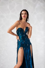 Sleeveless corseted dress in capri blue metallic lamé fully embellished with blown glass water drops