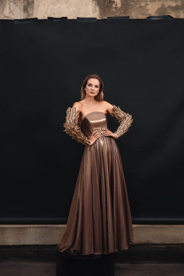 Corseted bronze dress with separate sleeves