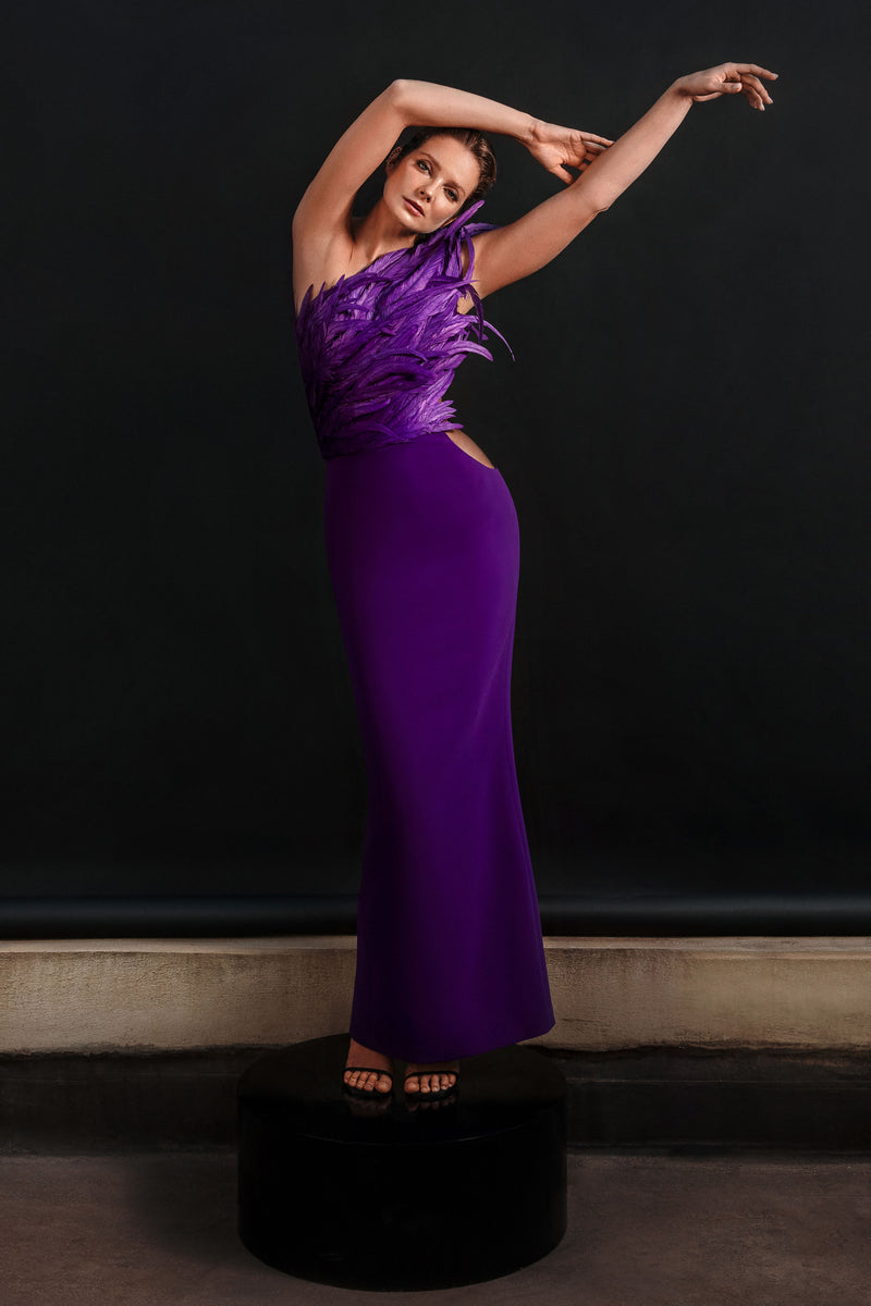 One-shouldered purple crêpe dress with feathers