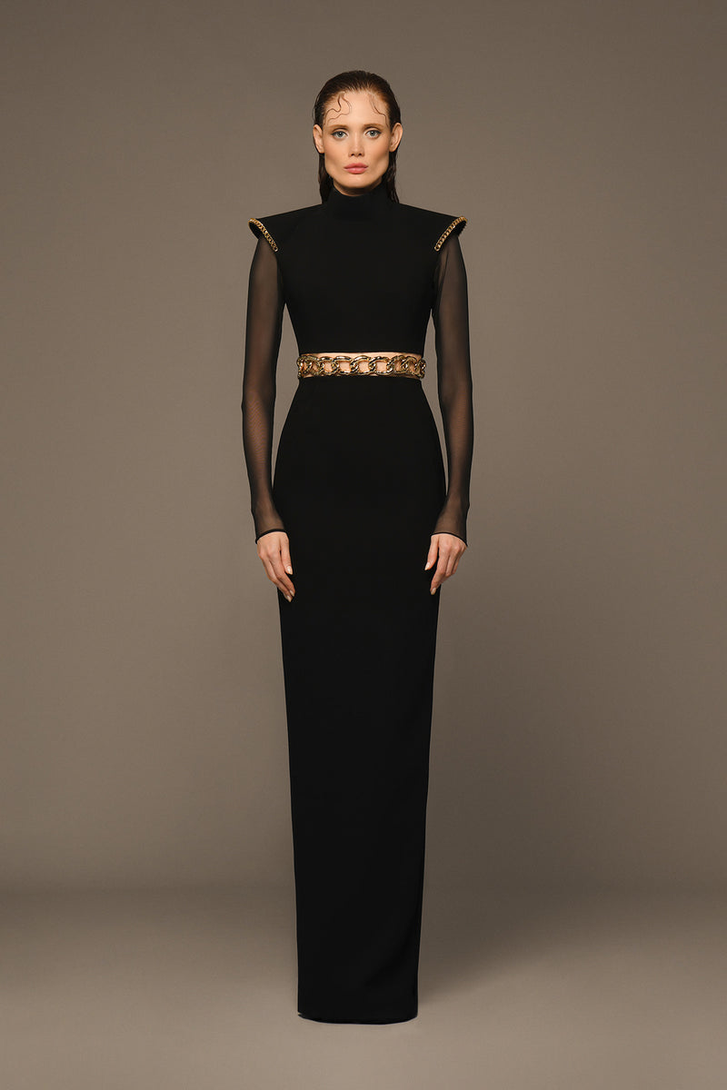 Black crêpe dress with structured shoulder, chain belt and tulle sleeves