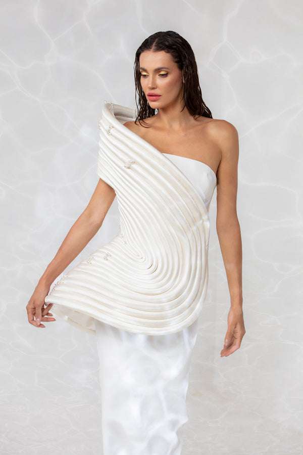 Structured bustier handcrafted in pearl white silk satin 3D tubes, with a corseted crêpe gown