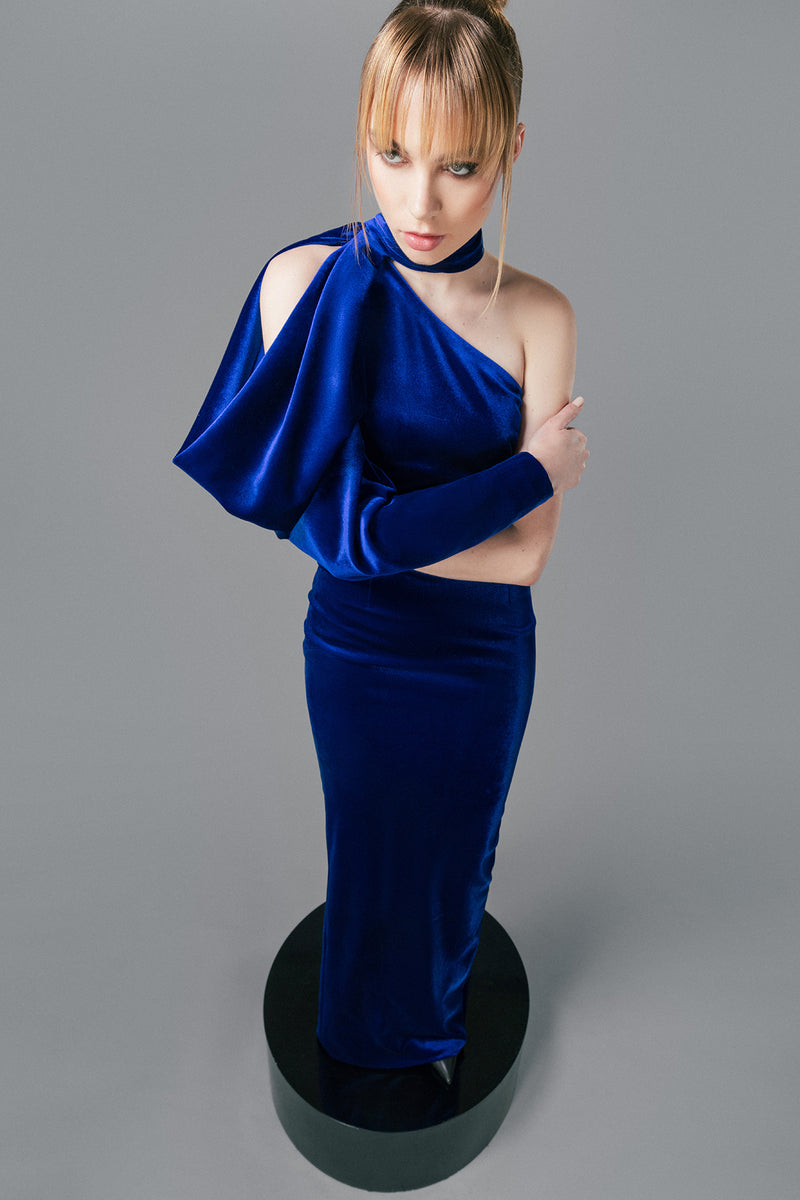 Blue velvet dress with structured sleeve
