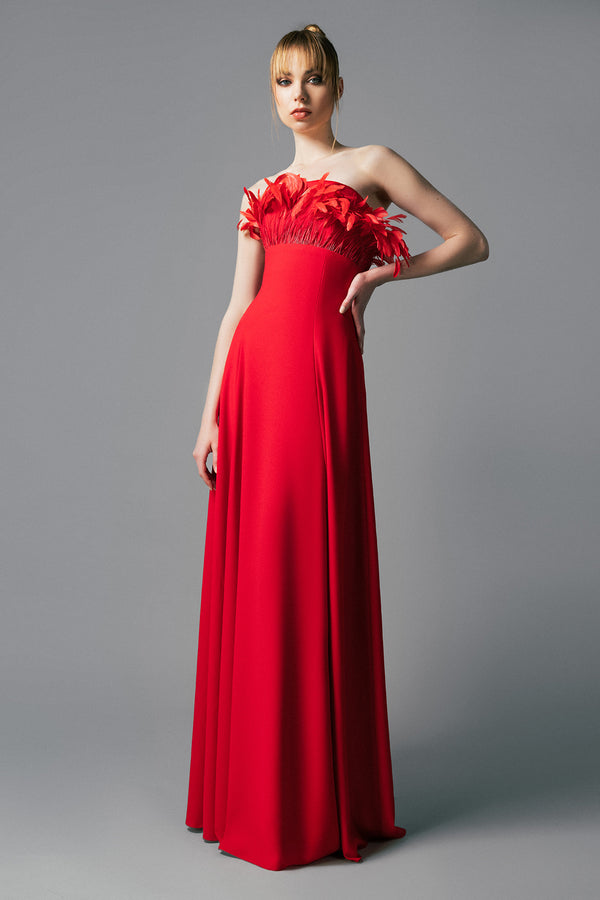 Red crêpe dress with feathers on the bust