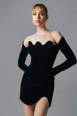 Short black velvet dress with waves structured neckline