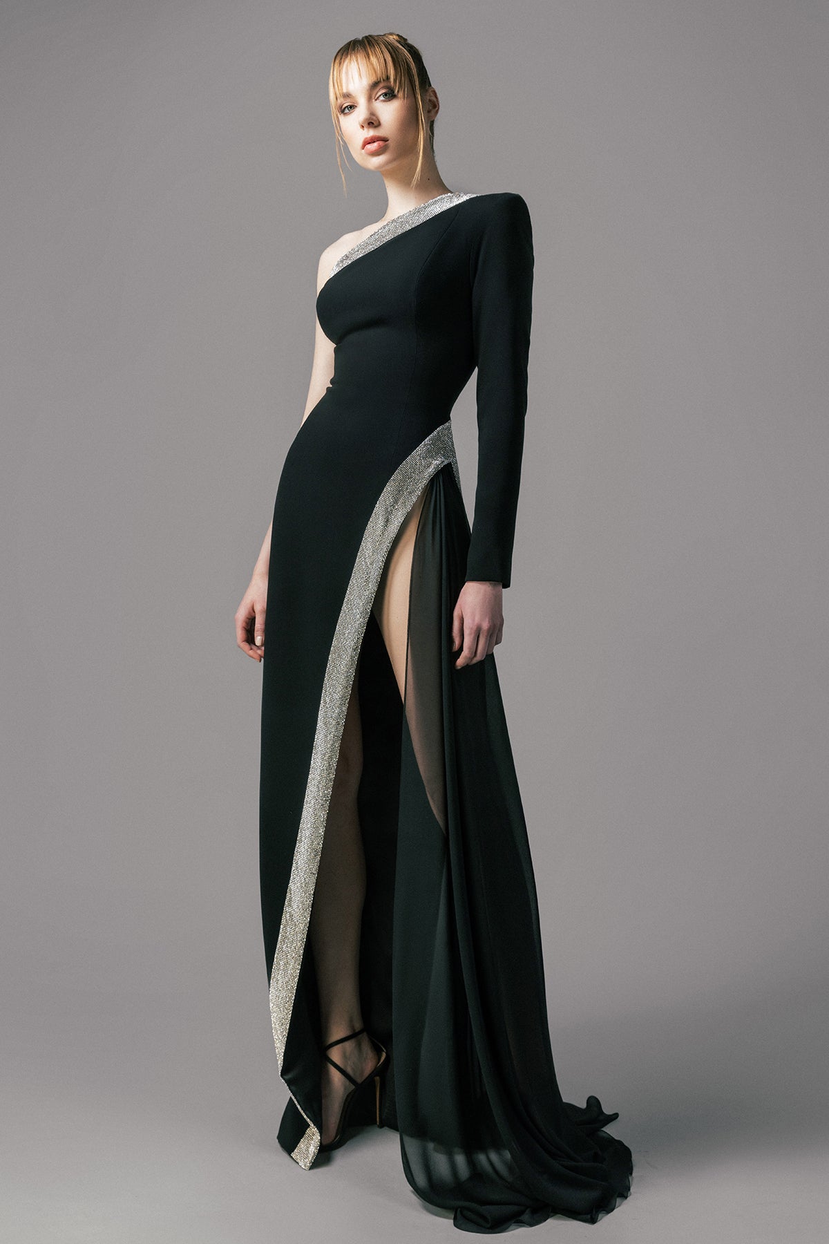 One sleeved black crêpe dress with silver chain mail