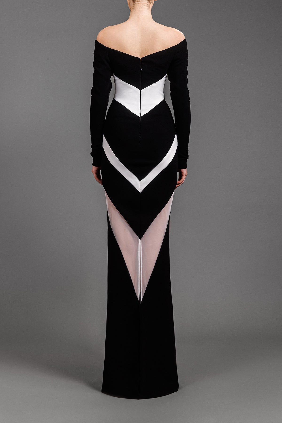 Black and white V-structured off the shoulders crêpe dress