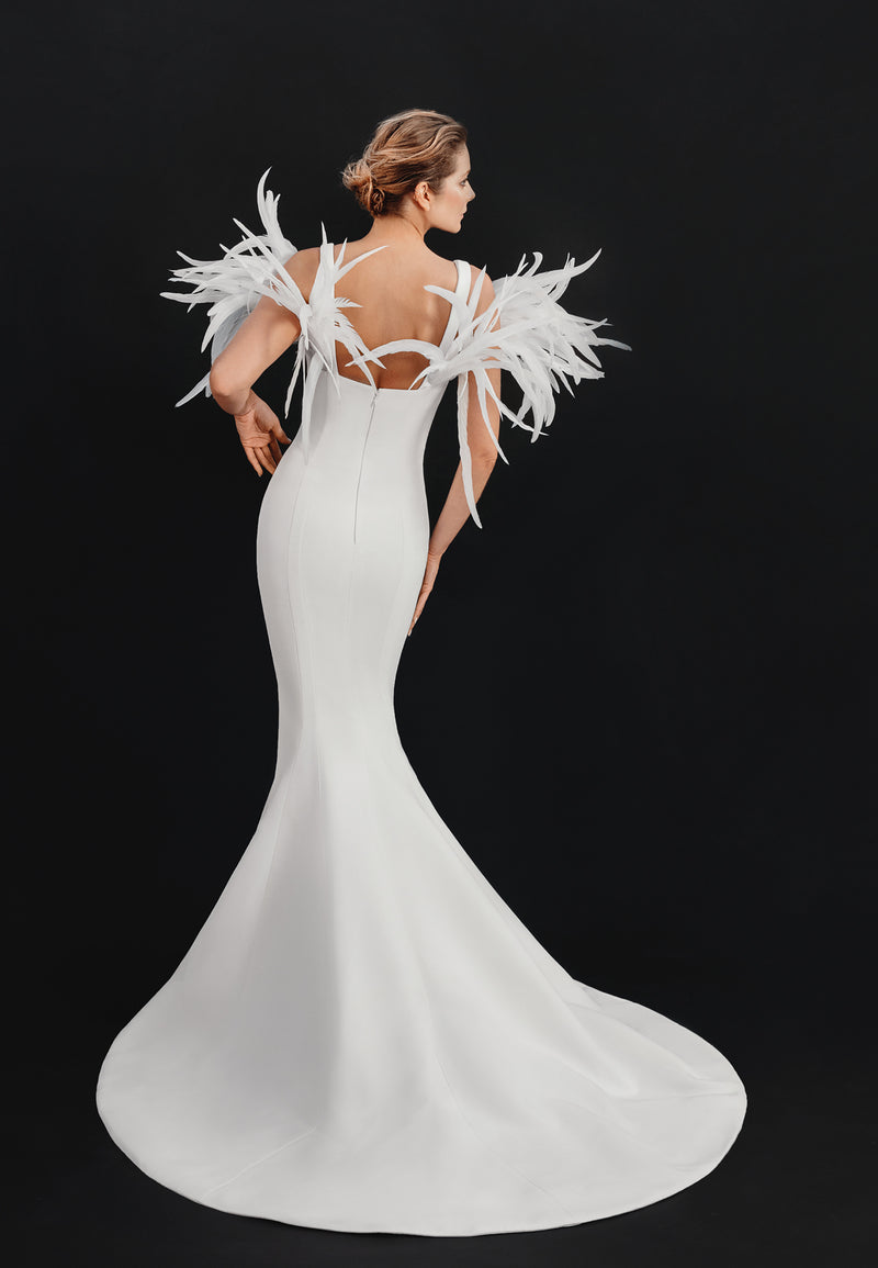 White silk crêpe mermaid gown with open back