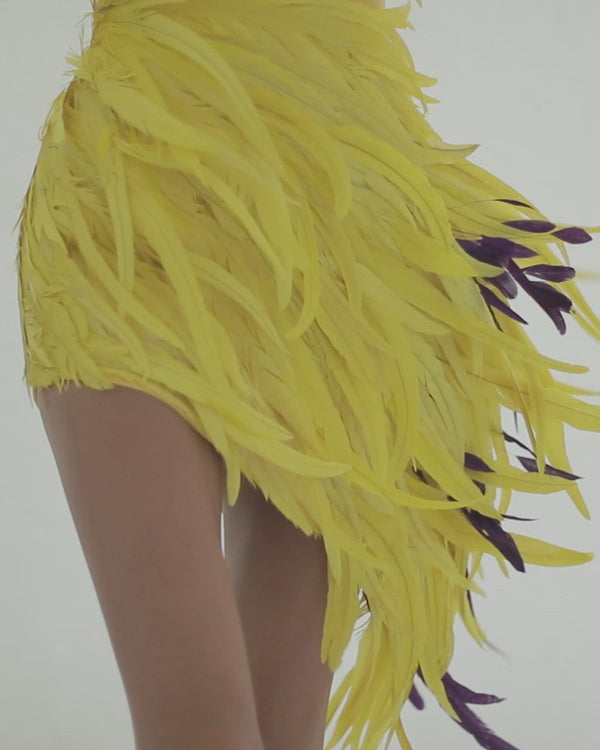 Sleeveless asymmetric mini dress with an exploded shoulder and skirt volume in canary yellow and purple coq plumes