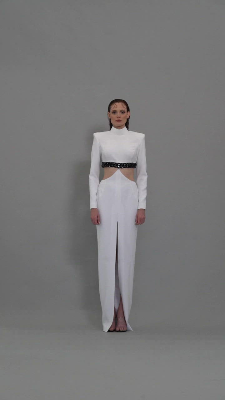 Long sleeved white crêpe dress with a black chain